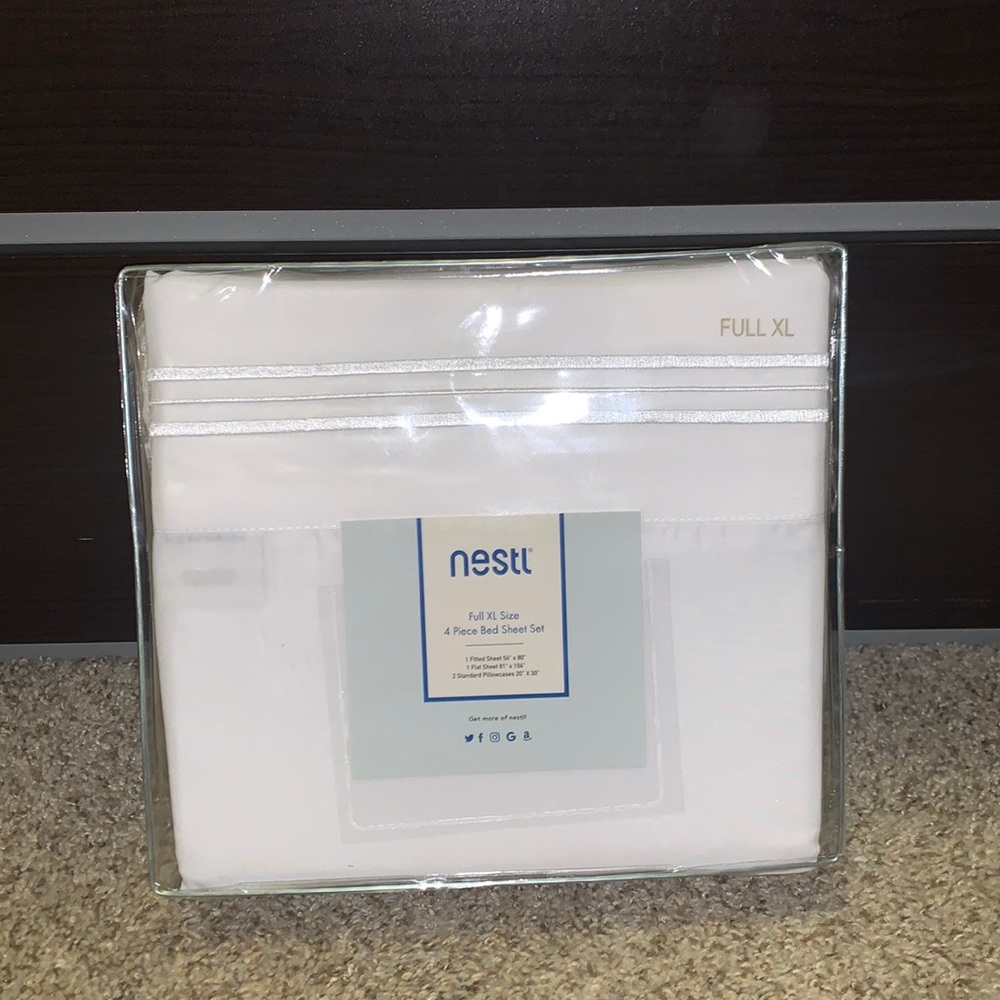 NWT Nestl Full XL 4 Piece Bed Sheet Set, White